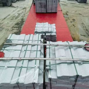 三明 芝麻白仿形加直形路沿石出货日常