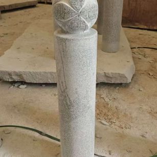 三明 芝麻白花岗岩石材挡车石柱、停车柱、圆柱挡车柱、方柱挡车柱等