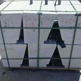 三明 芝麻白异形坐凳，石凳