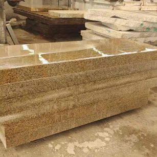 三明 黄金麻栏杆料半成品加工中