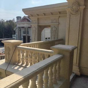 三明 黄金麻别墅外墙干挂雕花配合阳台栏杆花瓶柱