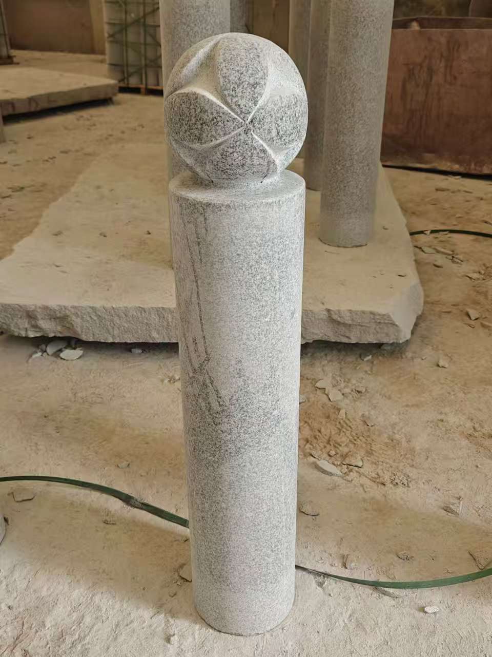 三明 芝麻白花岗岩石材挡车石柱、停车柱、圆柱挡车柱、方柱挡车柱等