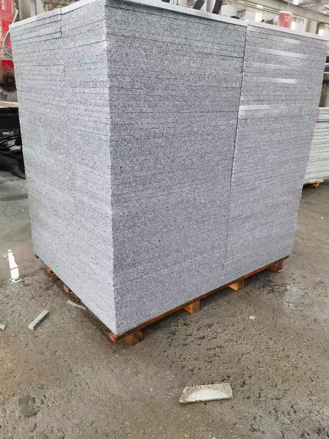 三明 芝麻白火烧面1.8厚300*600地铺石，尺寸标准，厚薄均匀