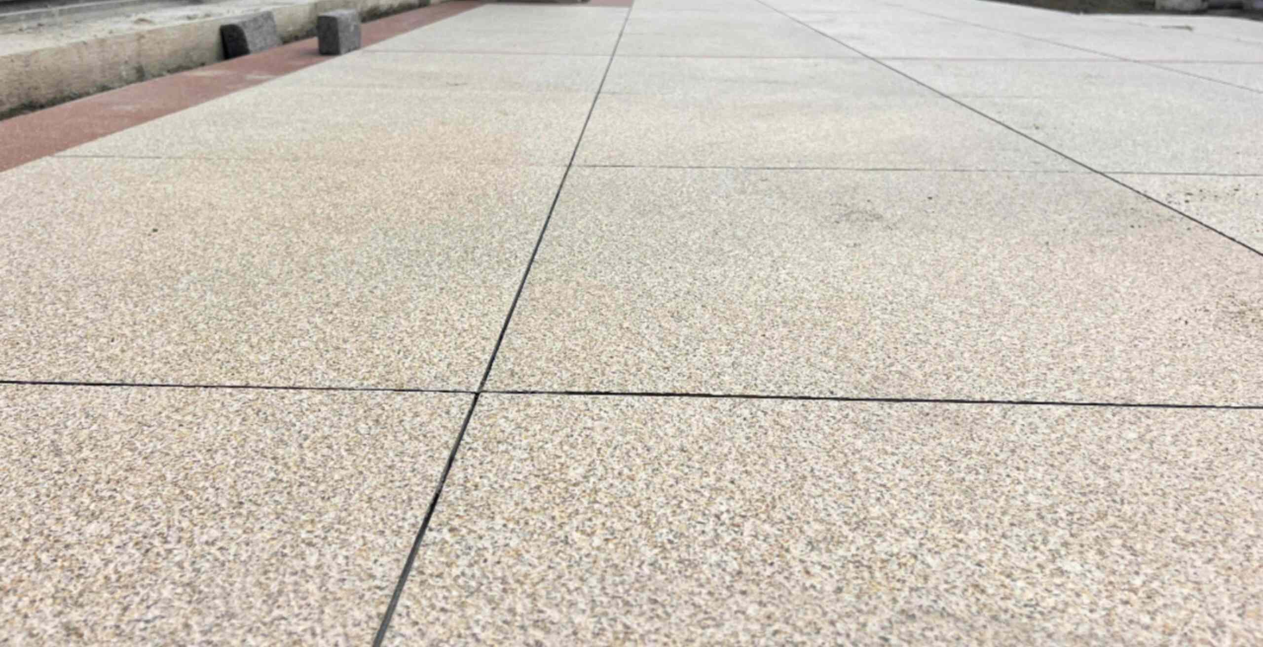 三明 黄金麻花岗岩石板材荔枝面地面铺装效果