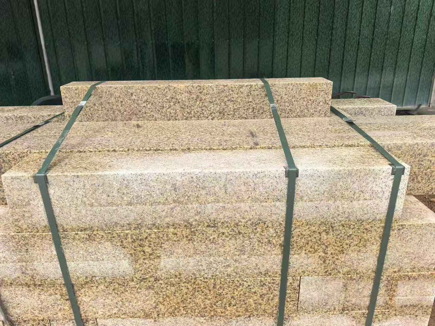 三明 黄金麻花岗岩石材机切面栏杆料半成品