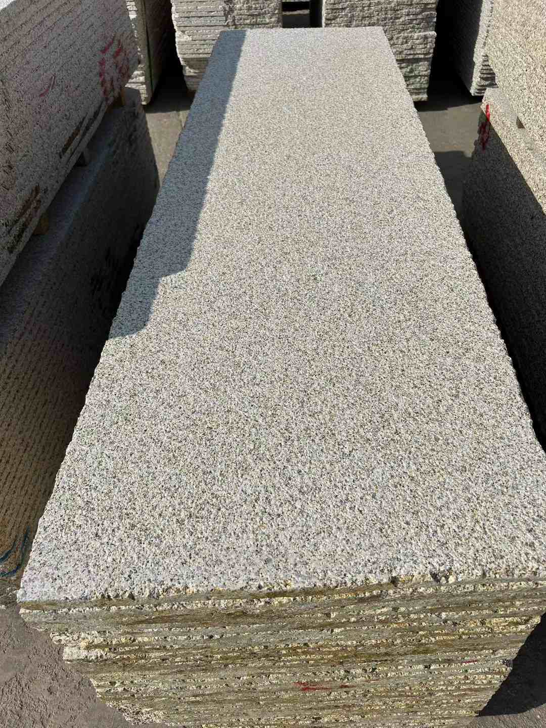 三明 黄金麻花岗岩荔枝面毛板，半成品