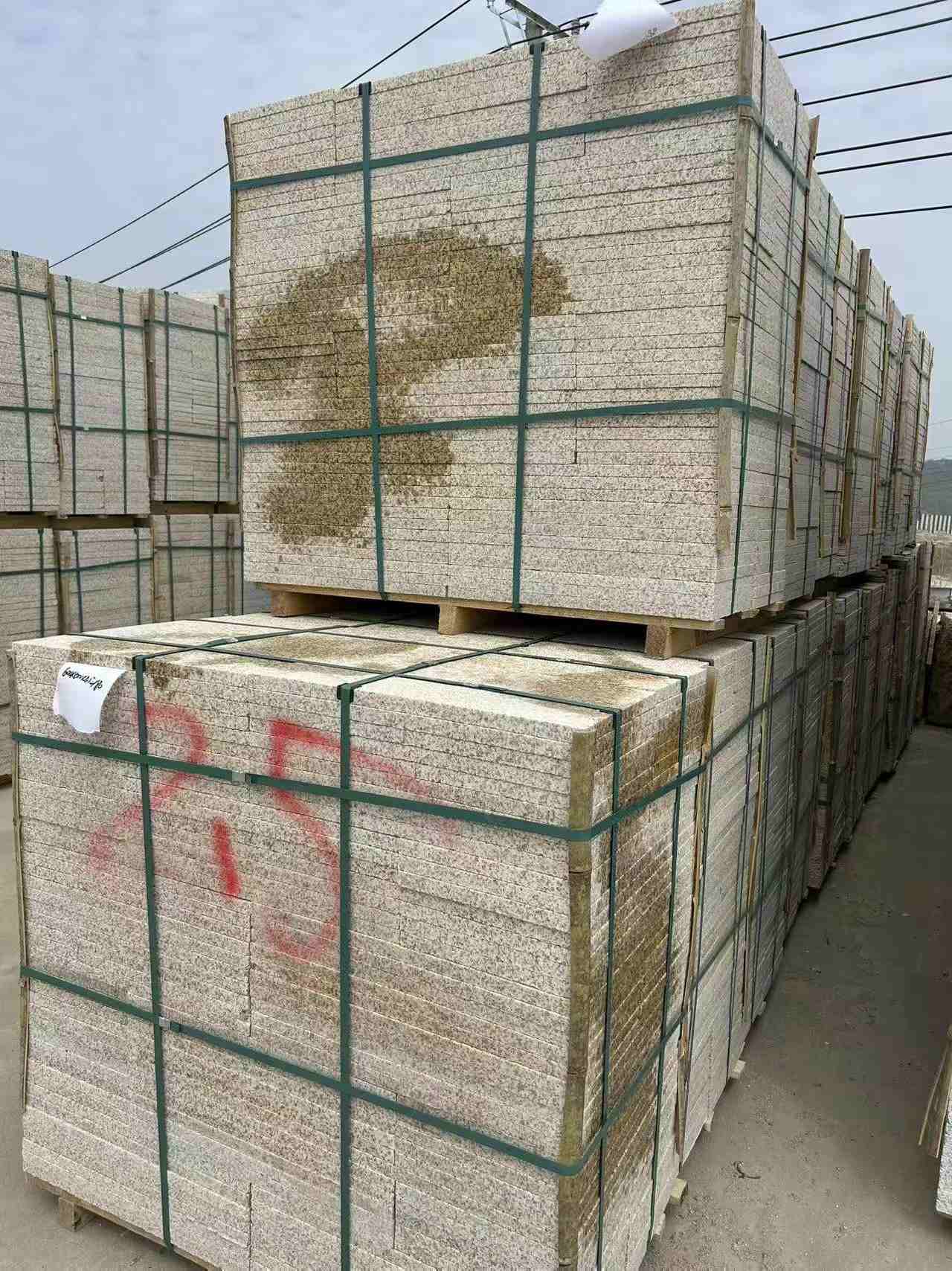 三明 黄金麻花岗岩石材荔枝面地铺石2.5*300*600