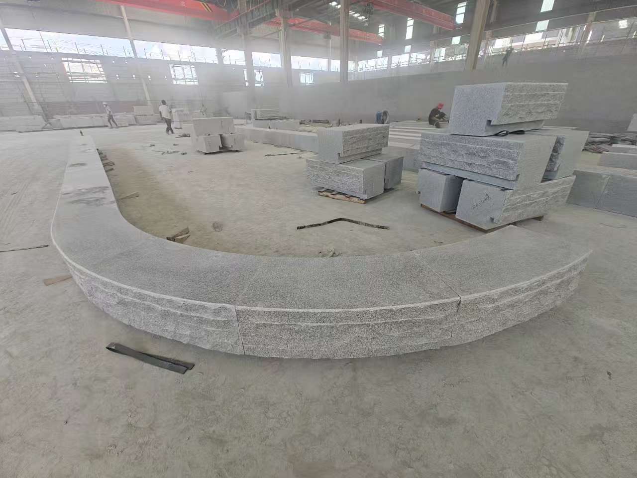 三明 芝麻白异形坐凳，自然面光面弧形加工