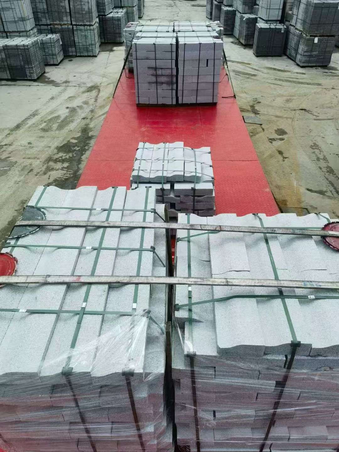 三明 芝麻白仿形加直形路沿石出货日常