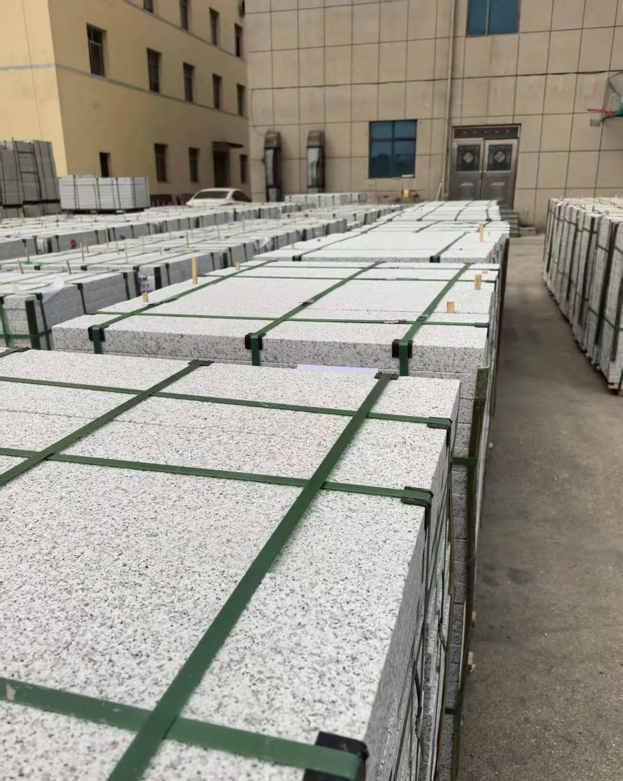 三明 白麻花岗岩5.0公分荔枝面地铺石