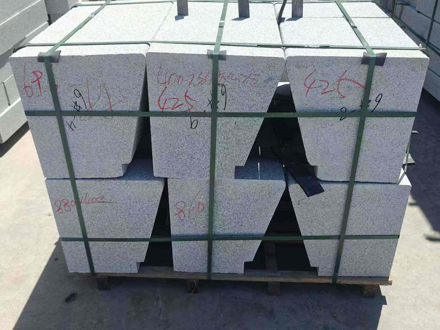 三明 芝麻白异形坐凳，石凳