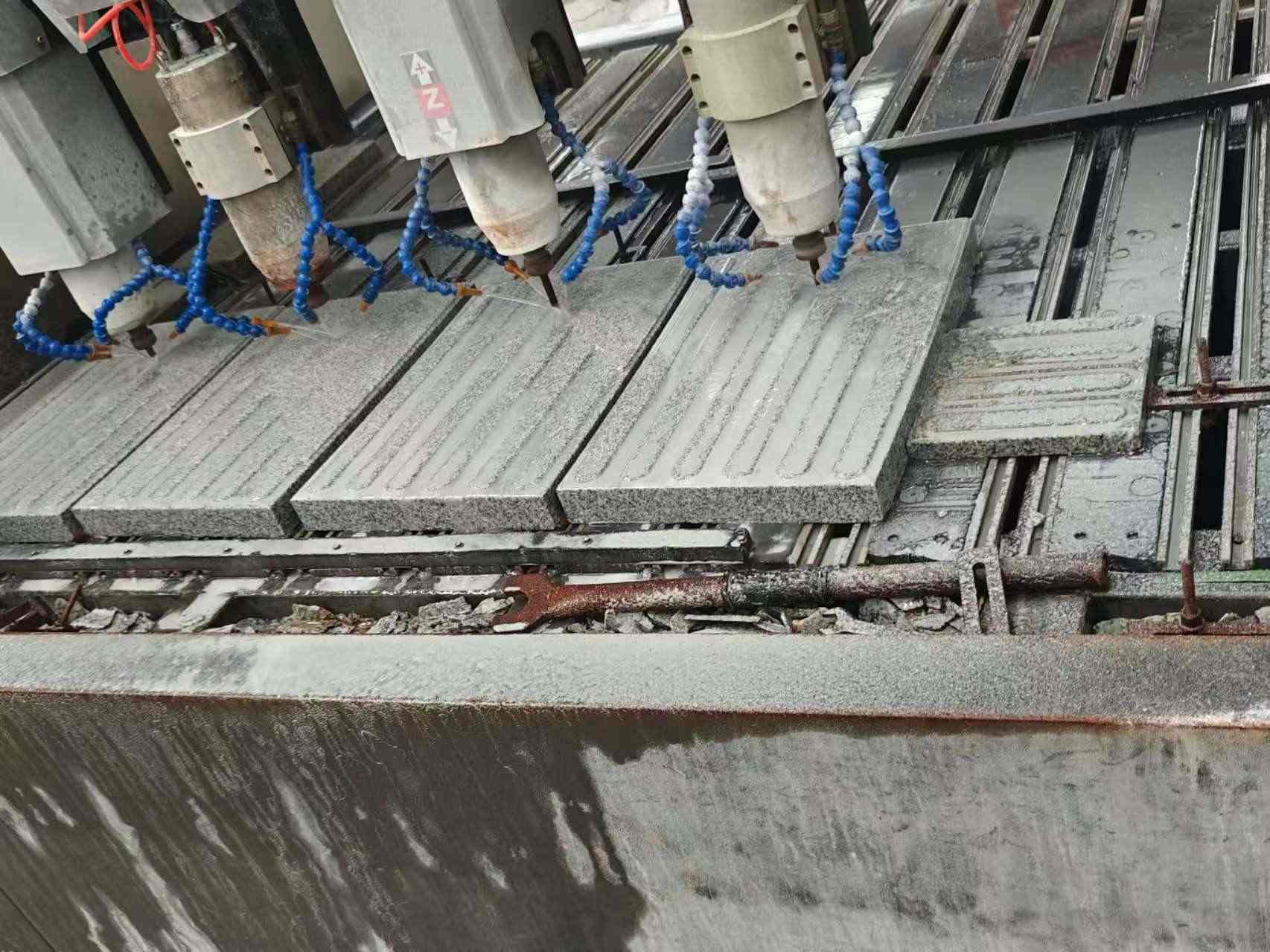 三明 芝麻白花岗岩荔枝面盲道雕刻