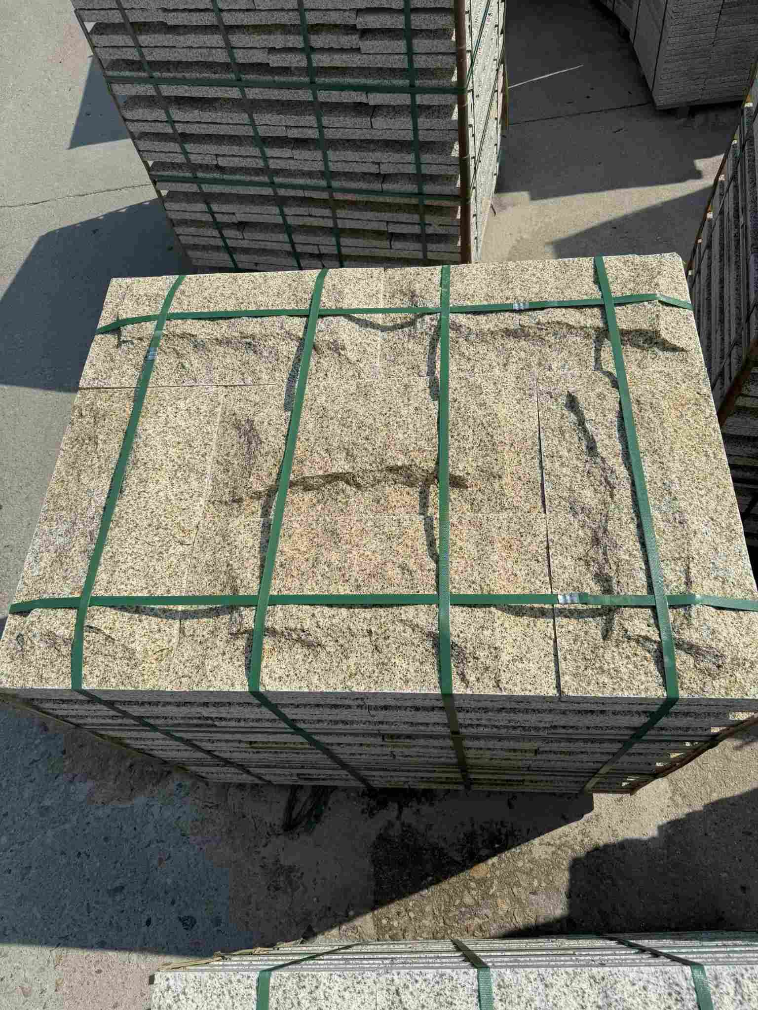 三明 黄金麻花岗岩石材自然面蘑菇石成品