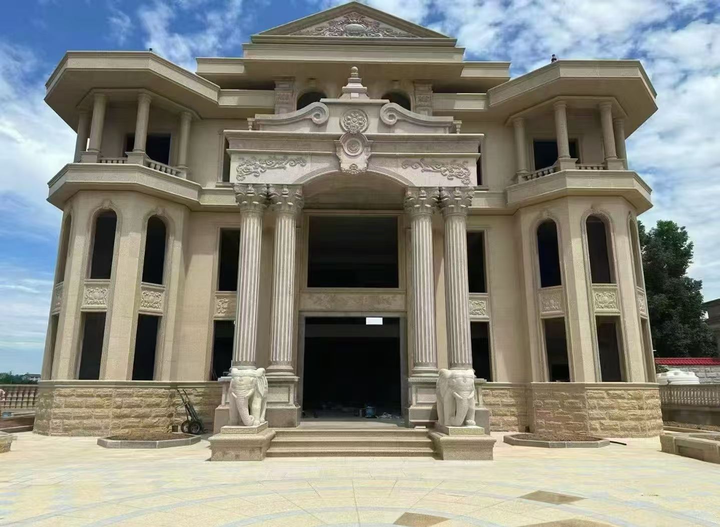 三明 黄金麻别墅外墙干挂，大柱，大象，蘑菇石，雕花板