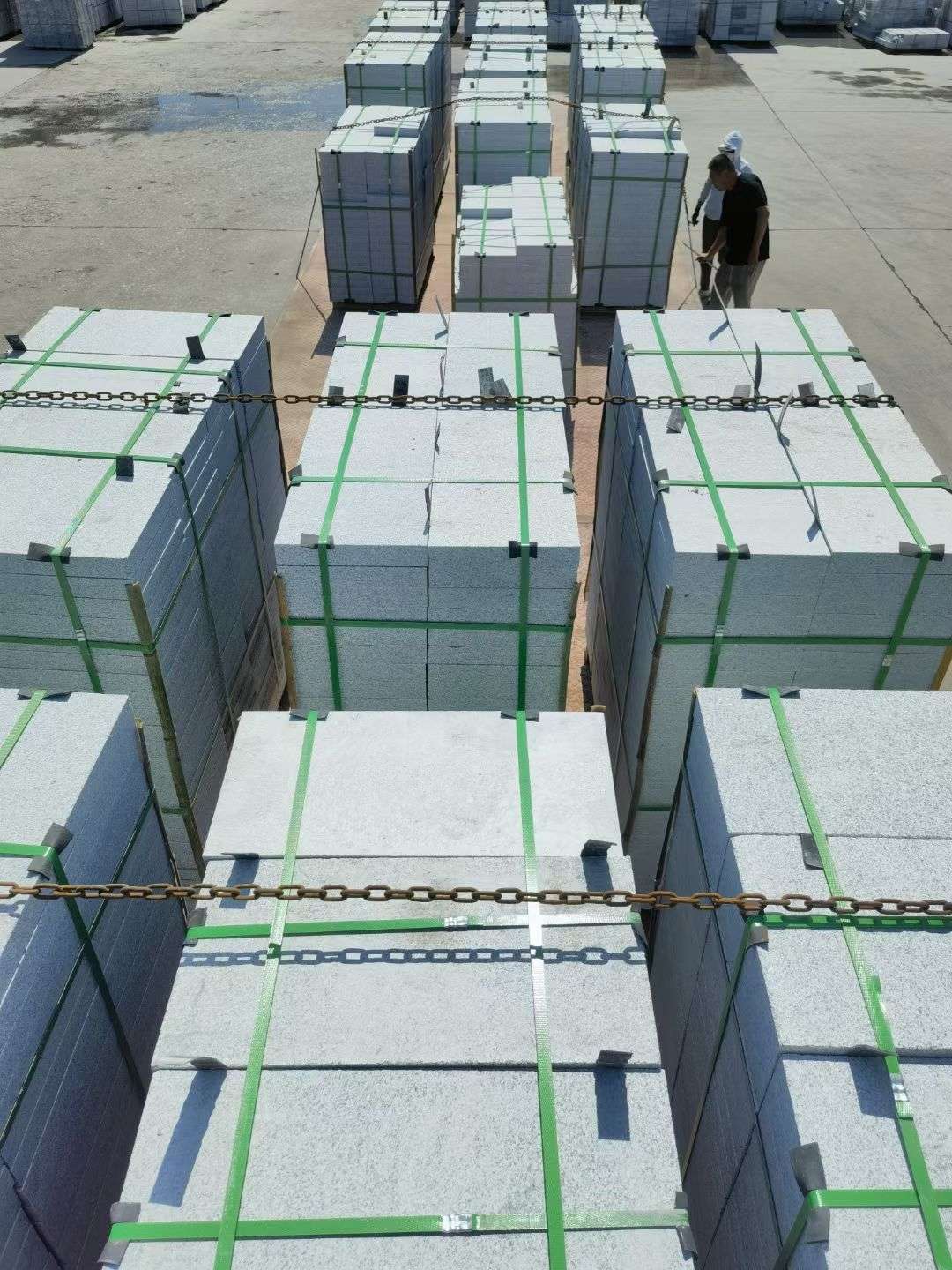 三明 芝麻白花岗岩5公分地铺石 花岗岩厂家工厂装车日常